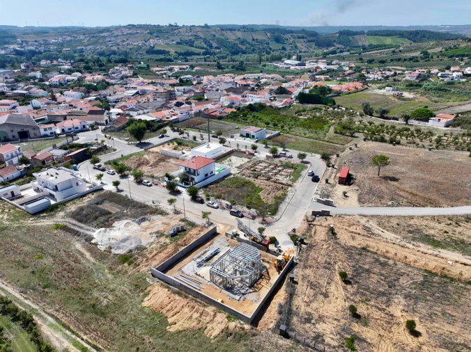 Moradia T3 para Venda em Roliça Foto 6