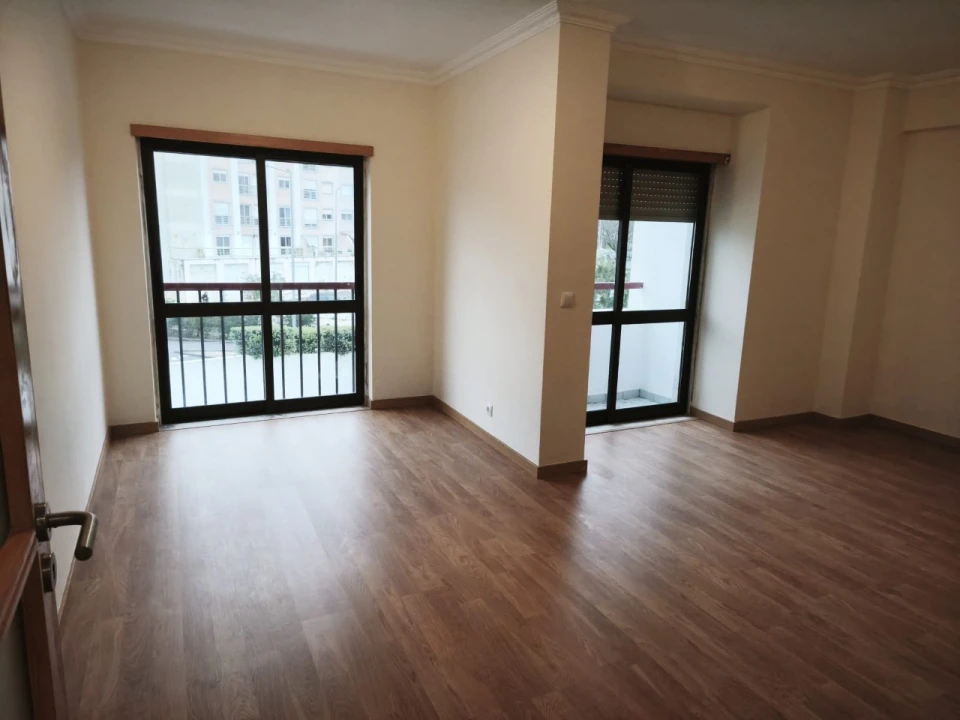 Apartamento T3 para Venda em Rio de Mouro Foto 1