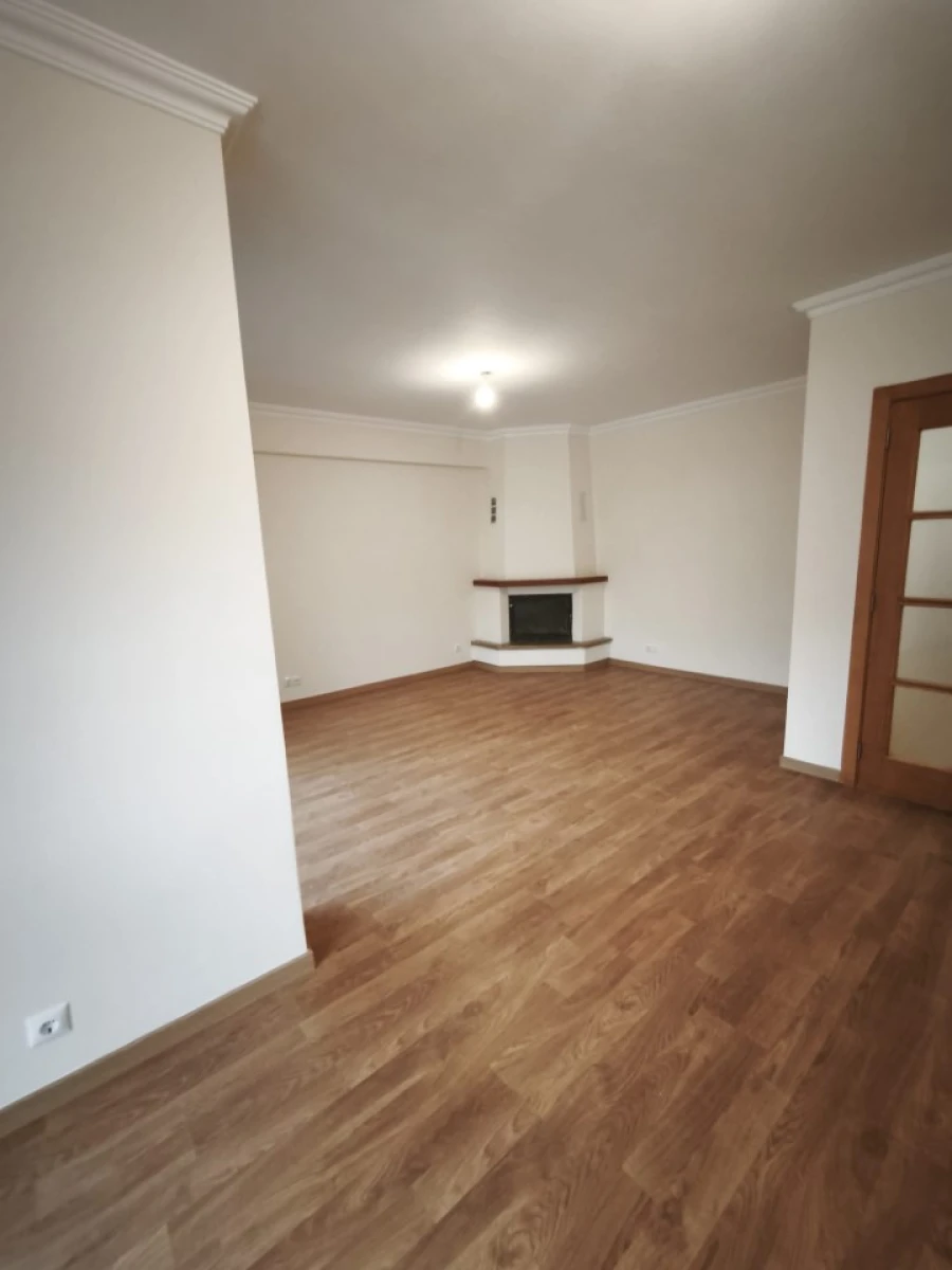 Apartamento T3 para Venda em Rio de Mouro Foto 16