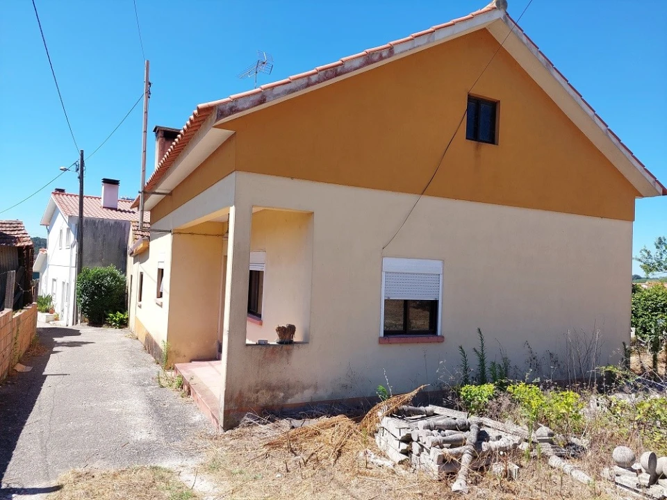 Moradia T3 para Venda em Souto da Carpalhosa e Ortigosa Foto 1