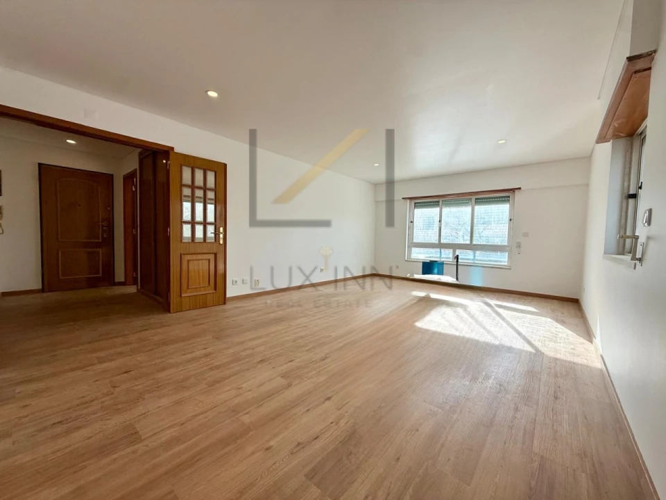 Apartamento T2 para Venda em Carcavelos e Parede Foto 8