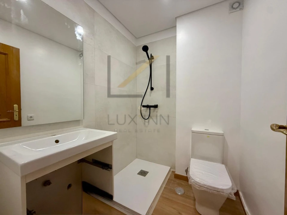 Apartamento T2 para Venda em Carcavelos e Parede Foto 9