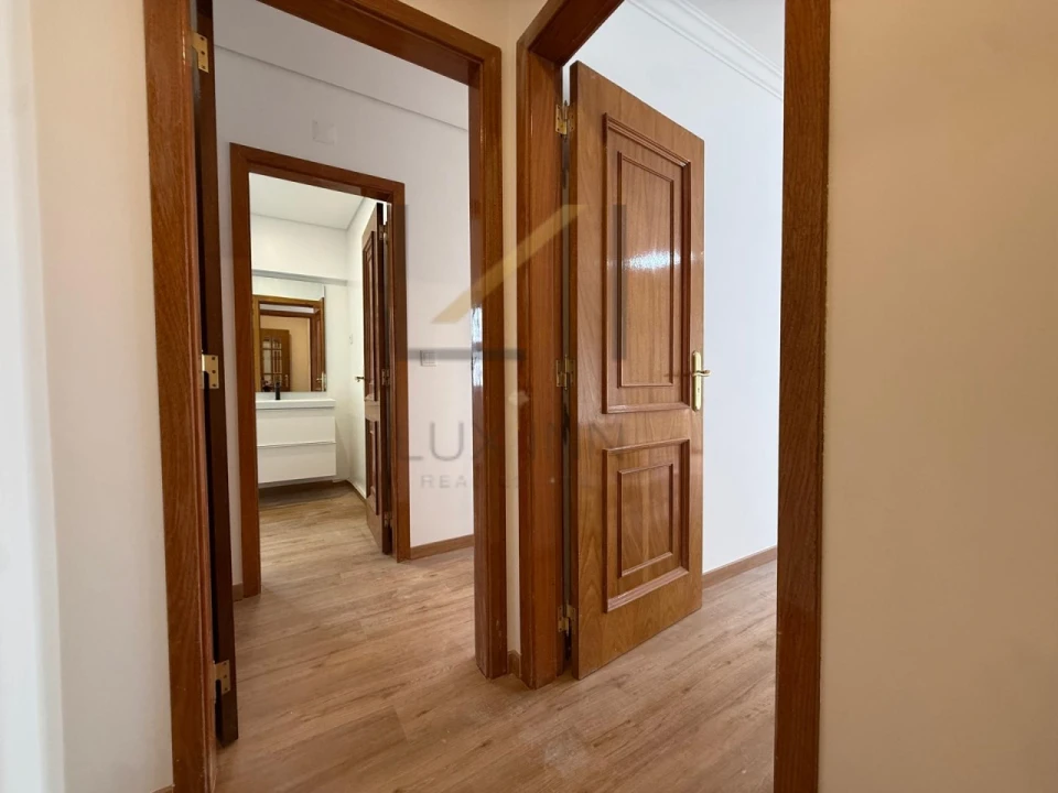 Apartamento T2 para Venda em Carcavelos e Parede Foto 10