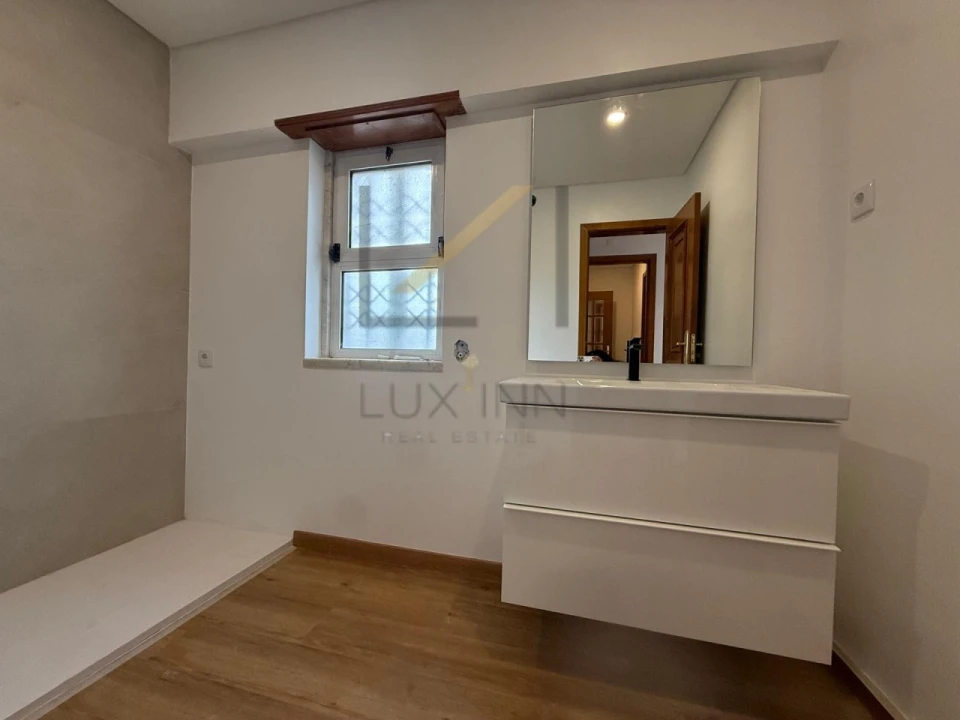 Apartamento T2 para Venda em Carcavelos e Parede Foto 12