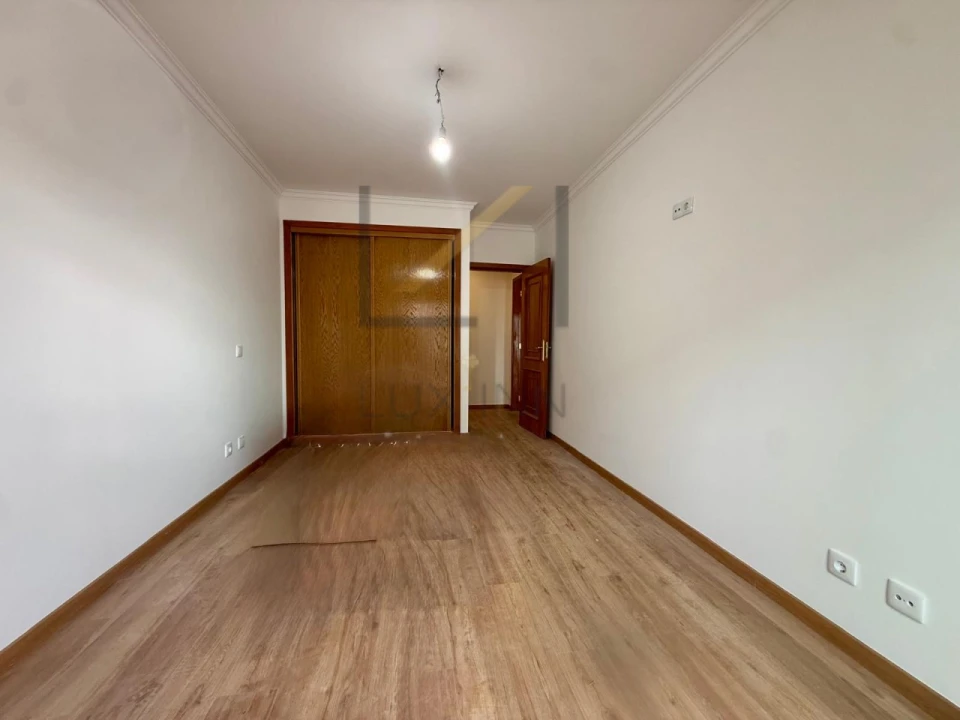 Apartamento T2 para Venda em Carcavelos e Parede Foto 15