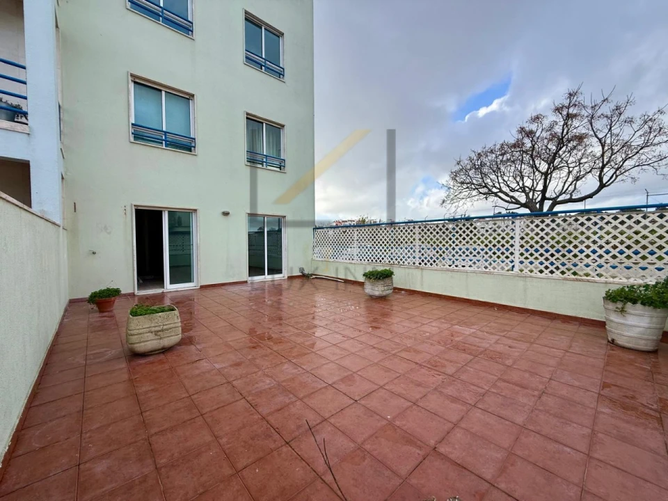 Apartamento T2 para Venda em Carcavelos e Parede Foto 1