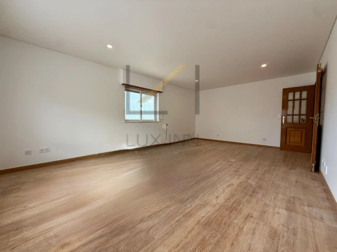 Apartamento T2 para Venda em Carcavelos e Parede Foto 6