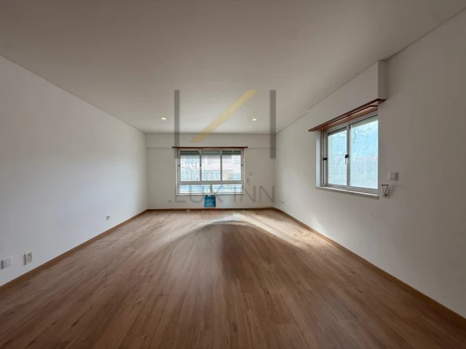 Apartamento T2 para Venda em Carcavelos e Parede Foto 7