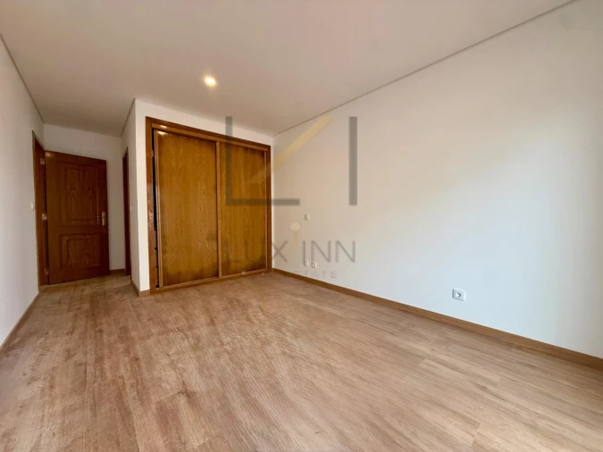 Apartamento T2 para Venda em Carcavelos e Parede Foto 14