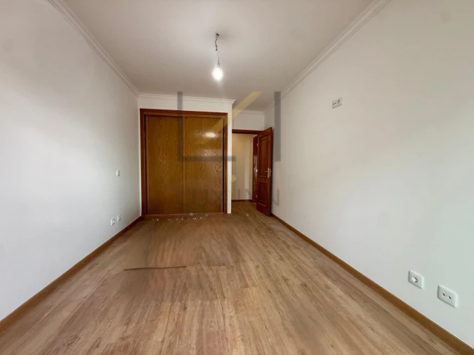 Apartamento T2 para Venda em Carcavelos e Parede Foto 15