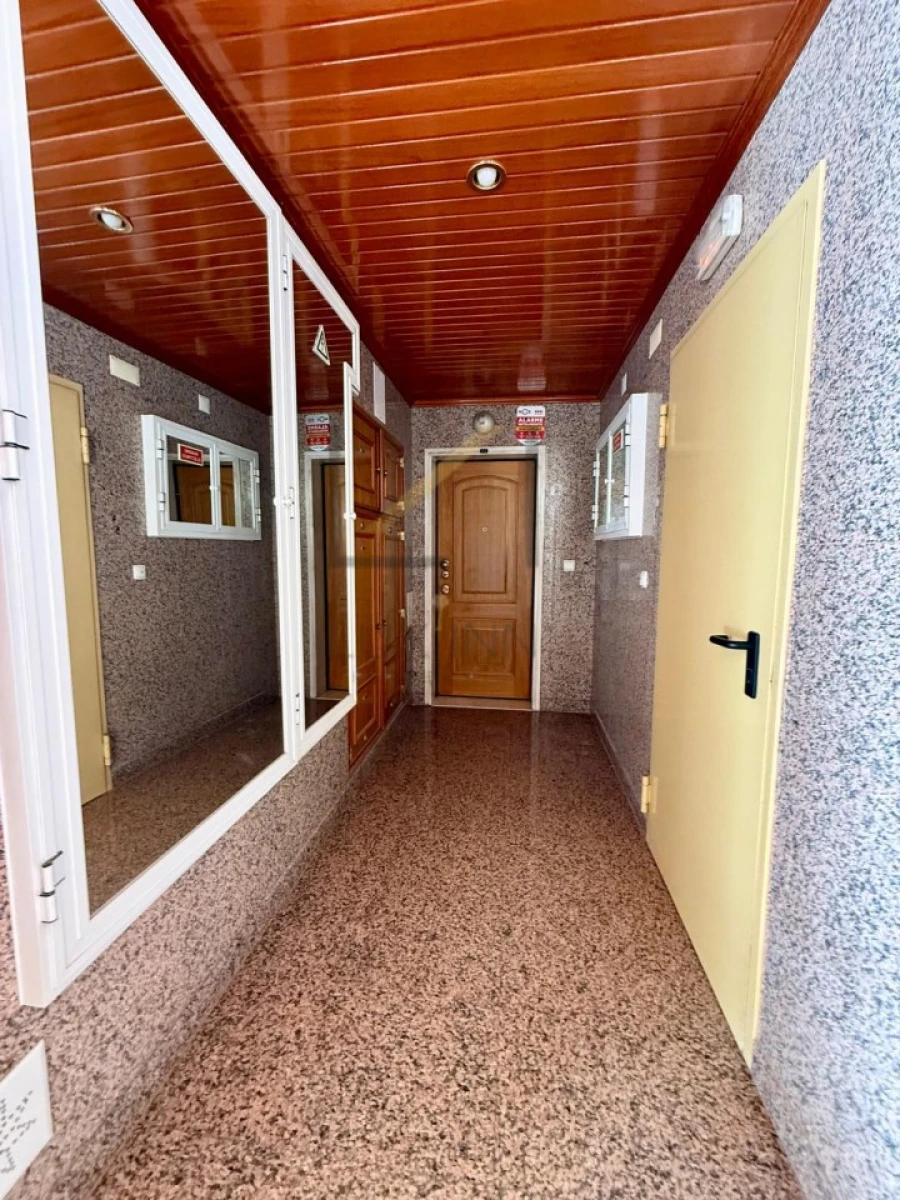 Apartamento T2 para Venda em Carcavelos e Parede Foto 19