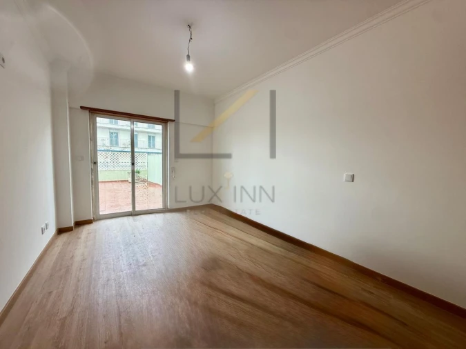 Apartamento T2 para Venda em Carcavelos e Parede Foto 16