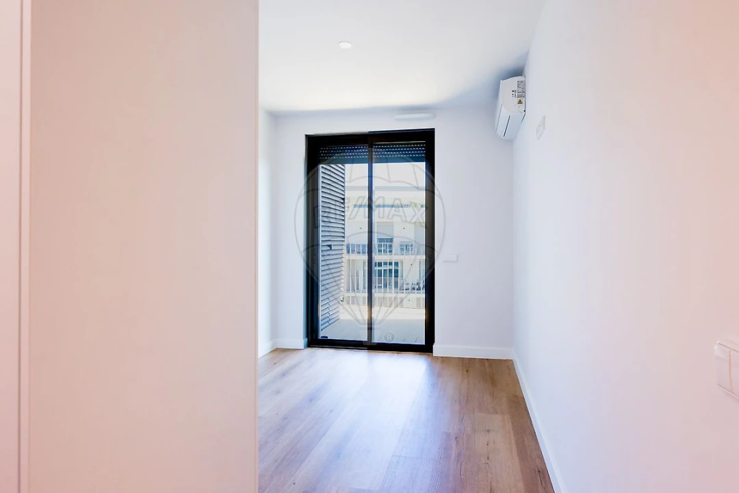 Apartamento T3 para Venda em Algés, Linda-A-Velha e Cruz Quebrada-Dafundo Foto 1