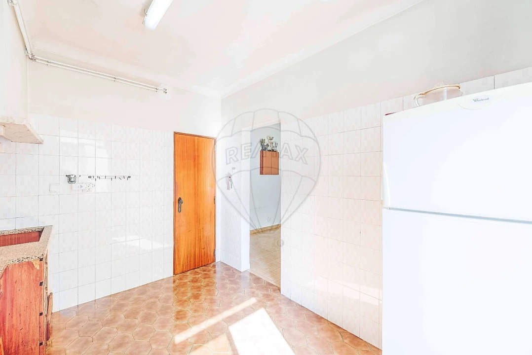 Apartamento T2 para Venda em Agualva e Mira-Sintra Foto 11