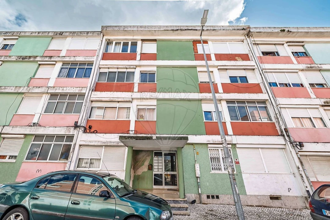 Apartamento T2 para Venda em Agualva e Mira-Sintra Foto 2