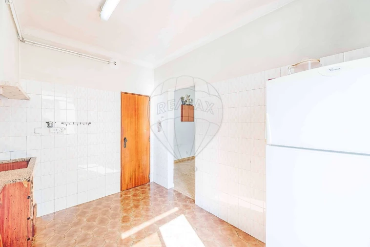Apartamento T2 para Venda em Agualva e Mira-Sintra Foto 11