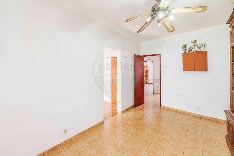 Apartamento T2 para Venda em Agualva e Mira-Sintra Foto 7