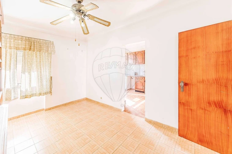 Apartamento T2 para Venda em Agualva e Mira-Sintra Foto 6