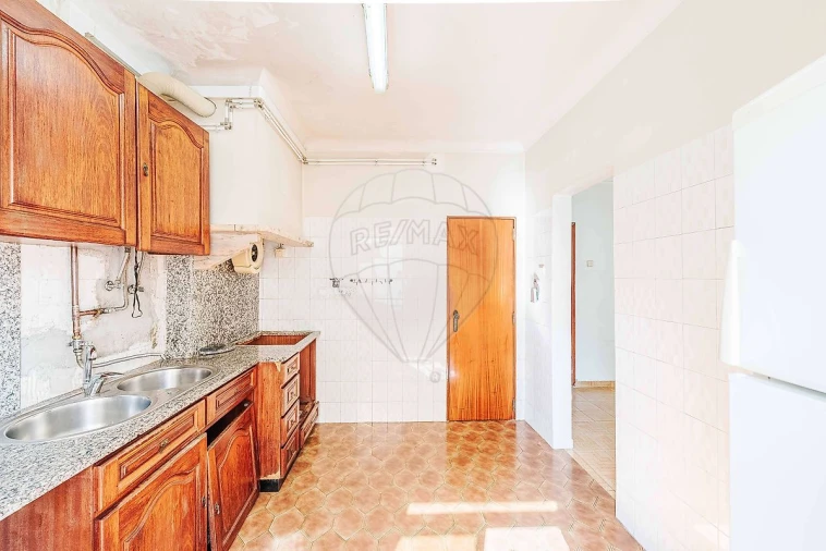 Apartamento T2 para Venda em Agualva e Mira-Sintra Foto 13