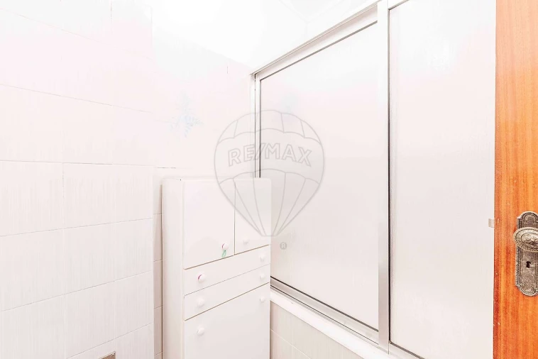 Apartamento T2 para Venda em Agualva e Mira-Sintra Foto 16