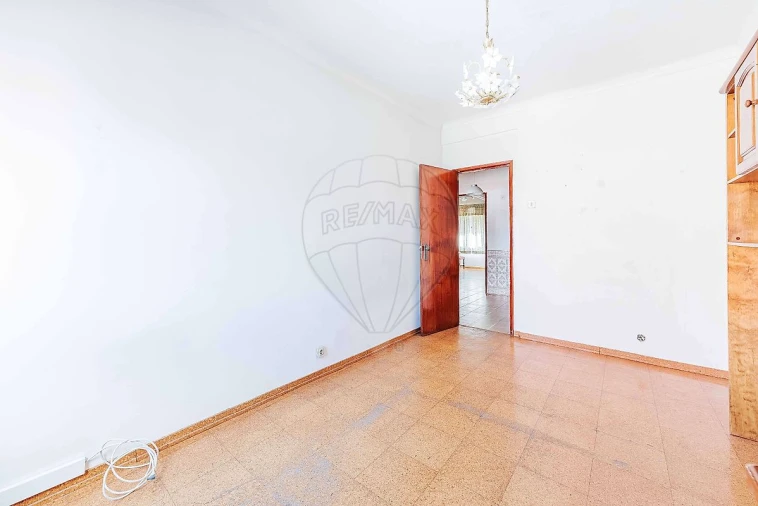Apartamento T2 para Venda em Agualva e Mira-Sintra Foto 28