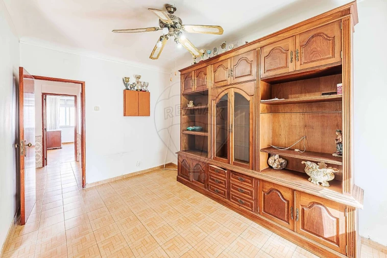 Apartamento T2 para Venda em Agualva e Mira-Sintra Foto 8