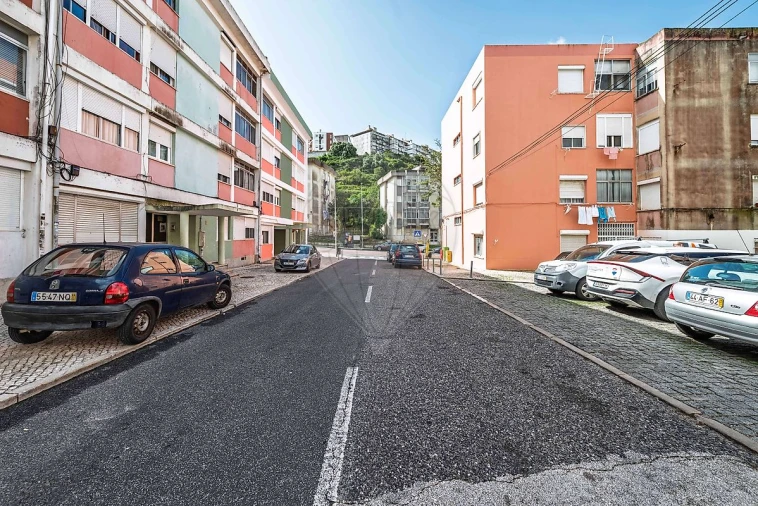 Apartamento T2 para Venda em Agualva e Mira-Sintra Foto 5