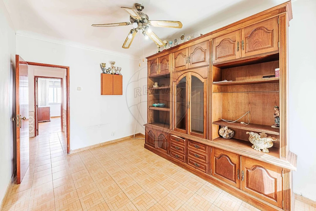 Apartamento T2 para Venda em Agualva e Mira-Sintra Foto 8