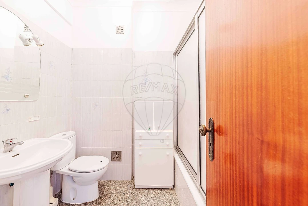 Apartamento T2 para Venda em Agualva e Mira-Sintra Foto 15