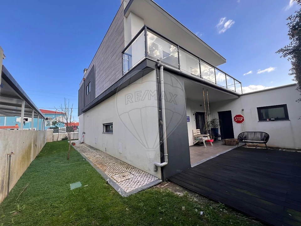 Moradia T4 para Arrendamento em Fernao Ferro Foto 6