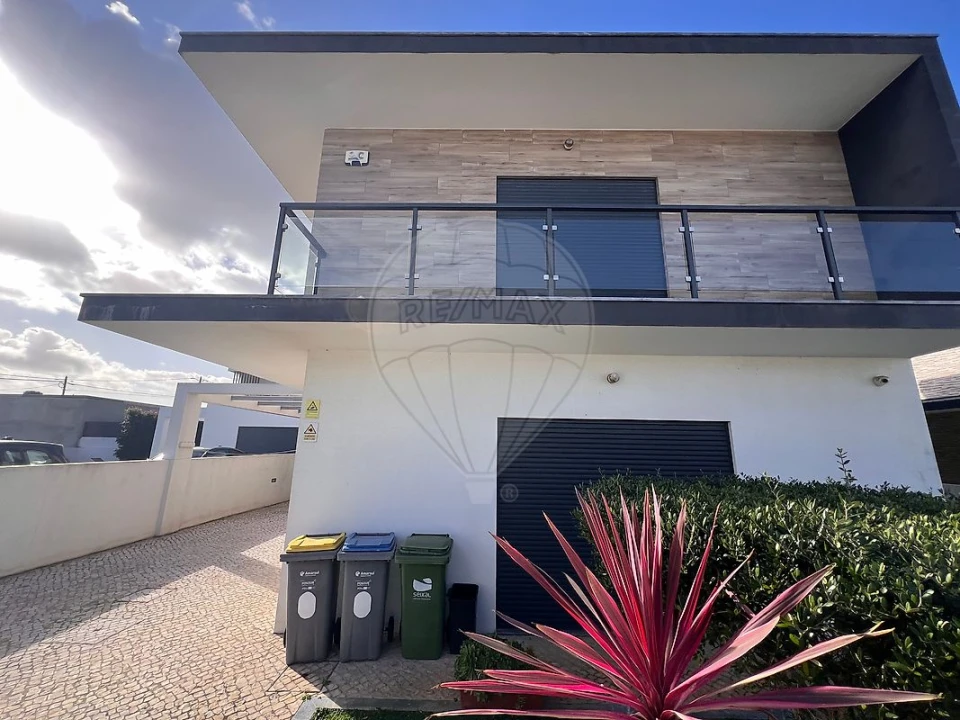 Moradia T4 para Arrendamento em Fernao Ferro Foto 2