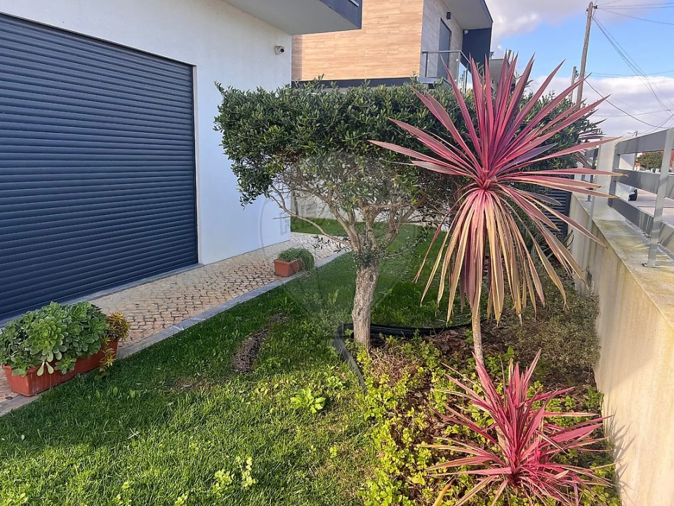 Moradia T4 para Arrendamento em Fernao Ferro Foto 3