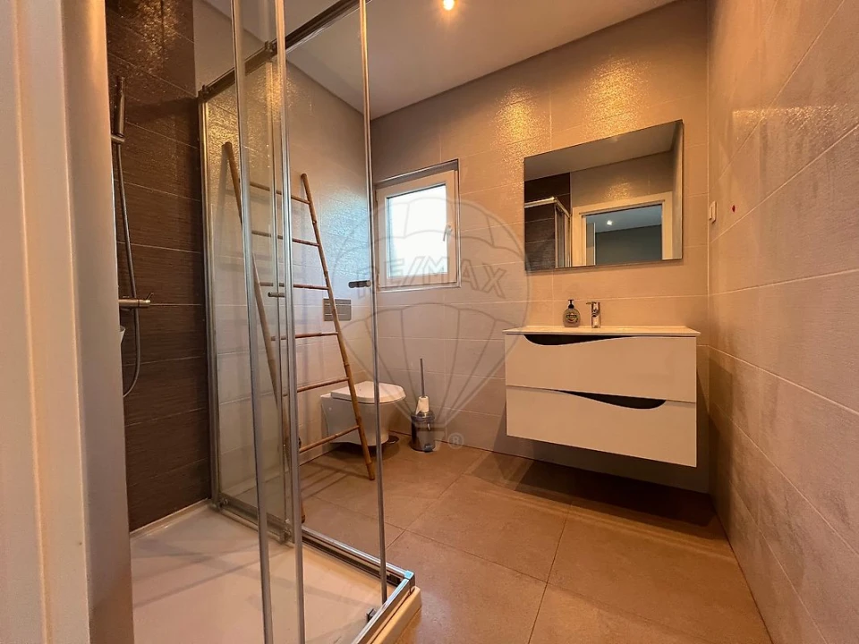 Moradia T4 para Arrendamento em Fernao Ferro Foto 28