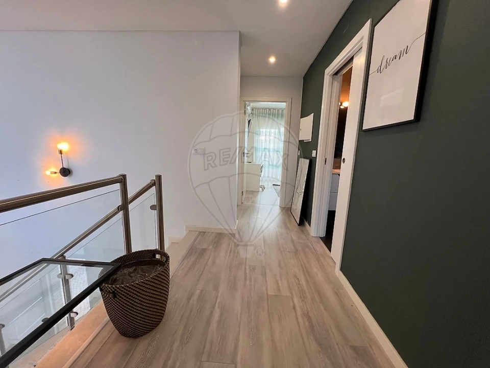 Moradia T4 para Arrendamento em Fernao Ferro Foto 24