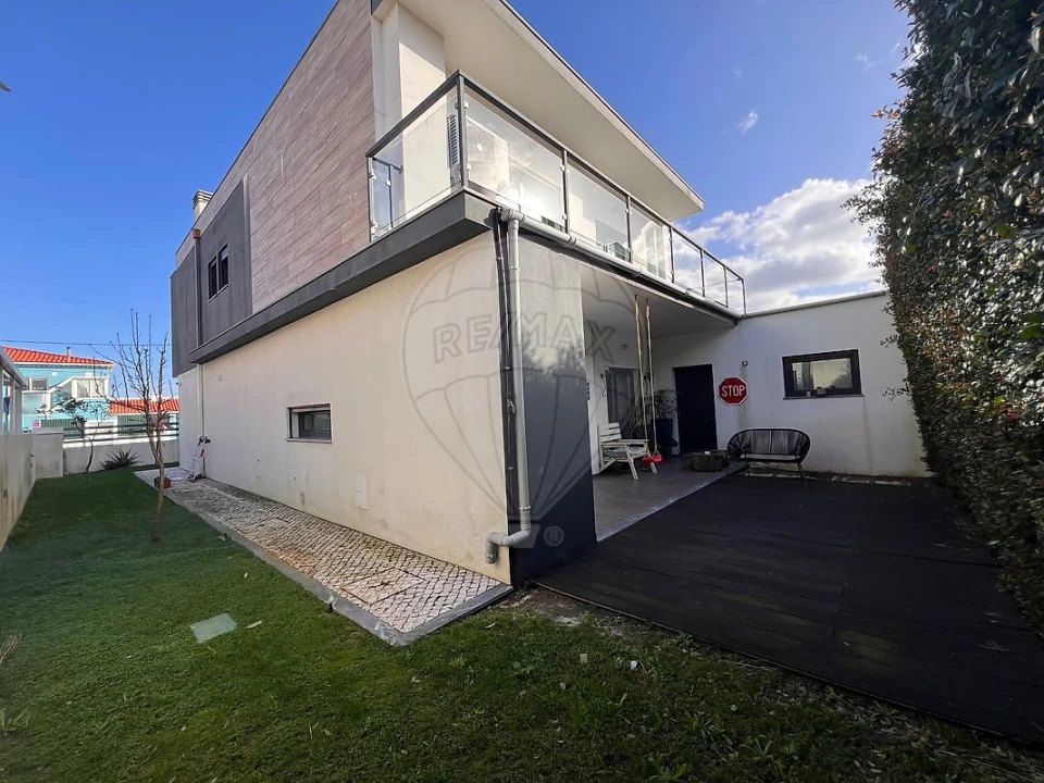 Moradia T4 para Arrendamento em Fernao Ferro Foto 41