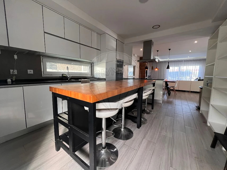 Moradia T4 para Arrendamento em Fernao Ferro Foto 15