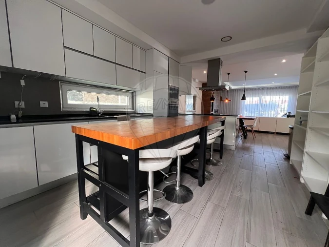 Moradia T4 para Arrendamento em Fernao Ferro Foto 15