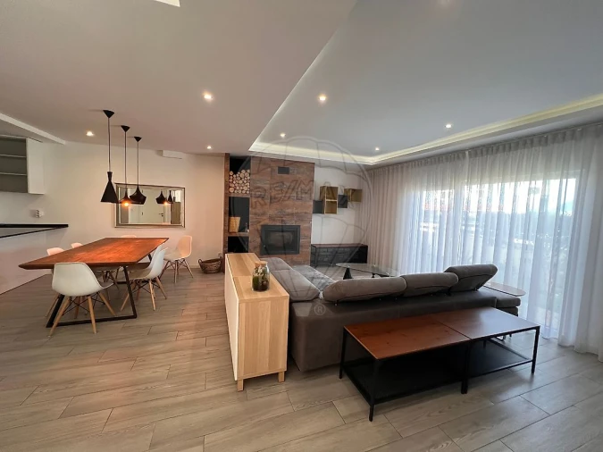 Moradia T4 para Arrendamento em Fernao Ferro Foto 9