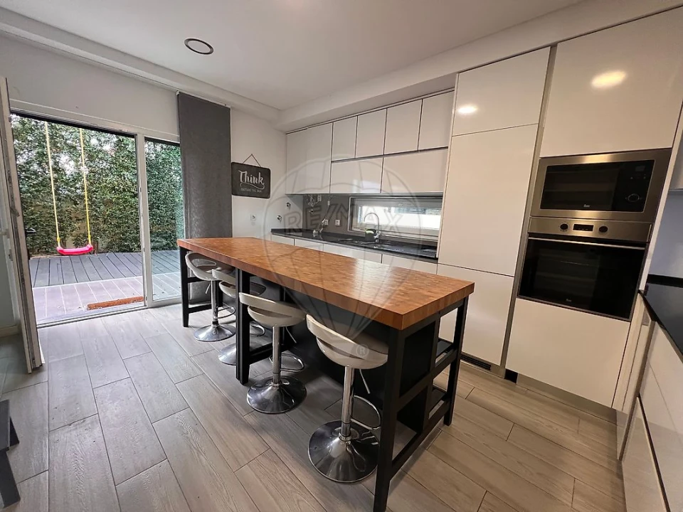 Moradia T4 para Arrendamento em Fernao Ferro Foto 16