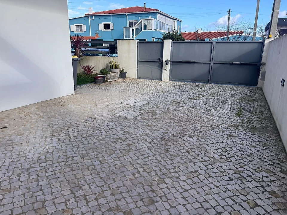 Moradia T4 para Arrendamento em Fernao Ferro Foto 1