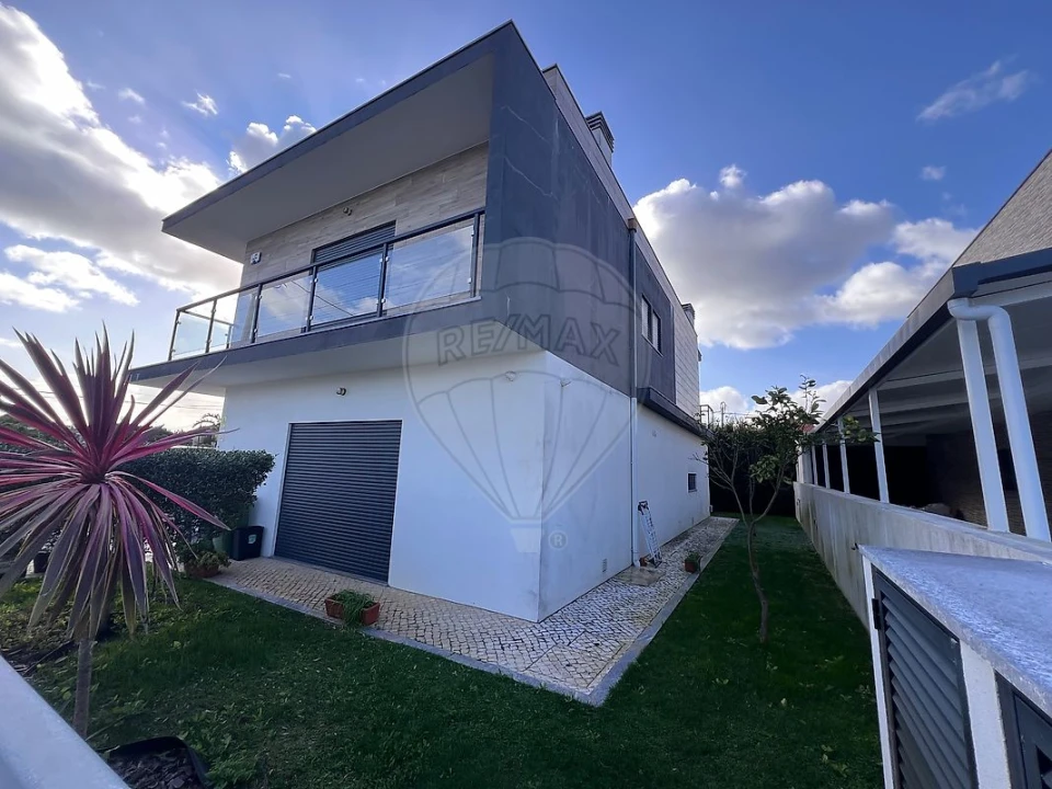 Moradia T4 para Arrendamento em Fernao Ferro Foto 42