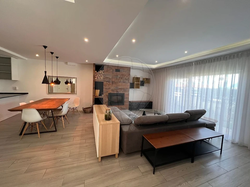 Moradia T4 para Arrendamento em Fernao Ferro Foto 9