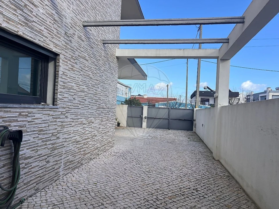 Moradia T4 para Arrendamento em Fernao Ferro Foto 5