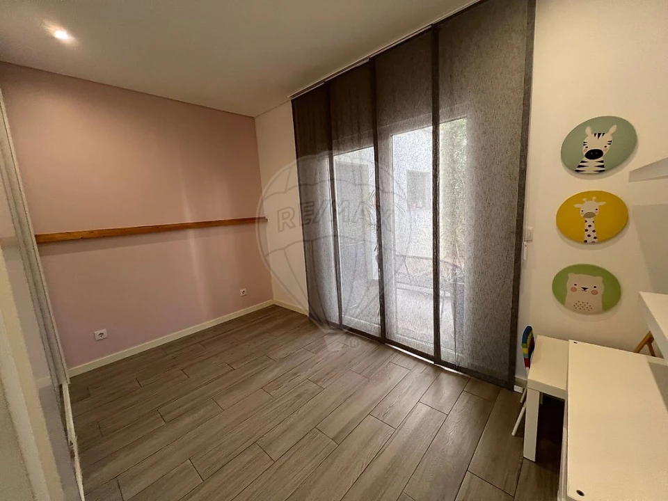 Moradia T4 para Arrendamento em Fernao Ferro Foto 19