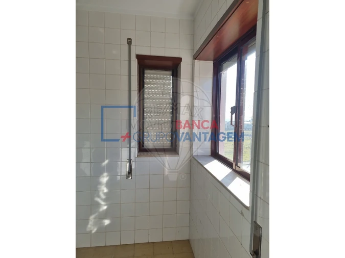 Apartamento T2 para Venda em Rio Tinto Foto 3