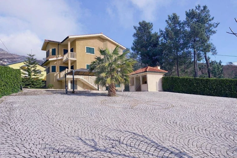 Moradia T4 para Venda em Lordelo Foto 3