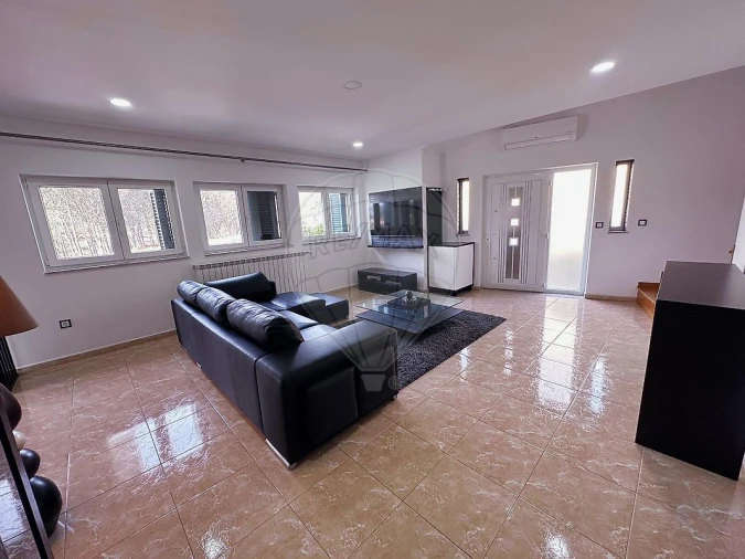 Moradia T4 para Venda em Lordelo Foto 9