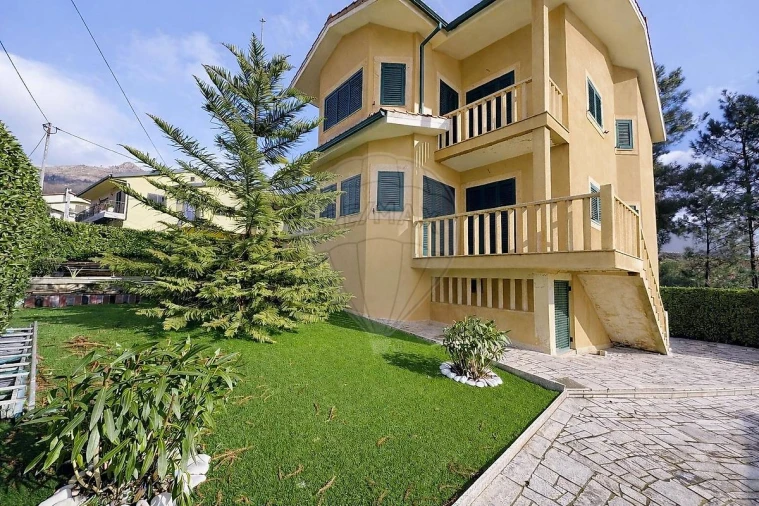 Moradia T4 para Venda em Lordelo Foto 4