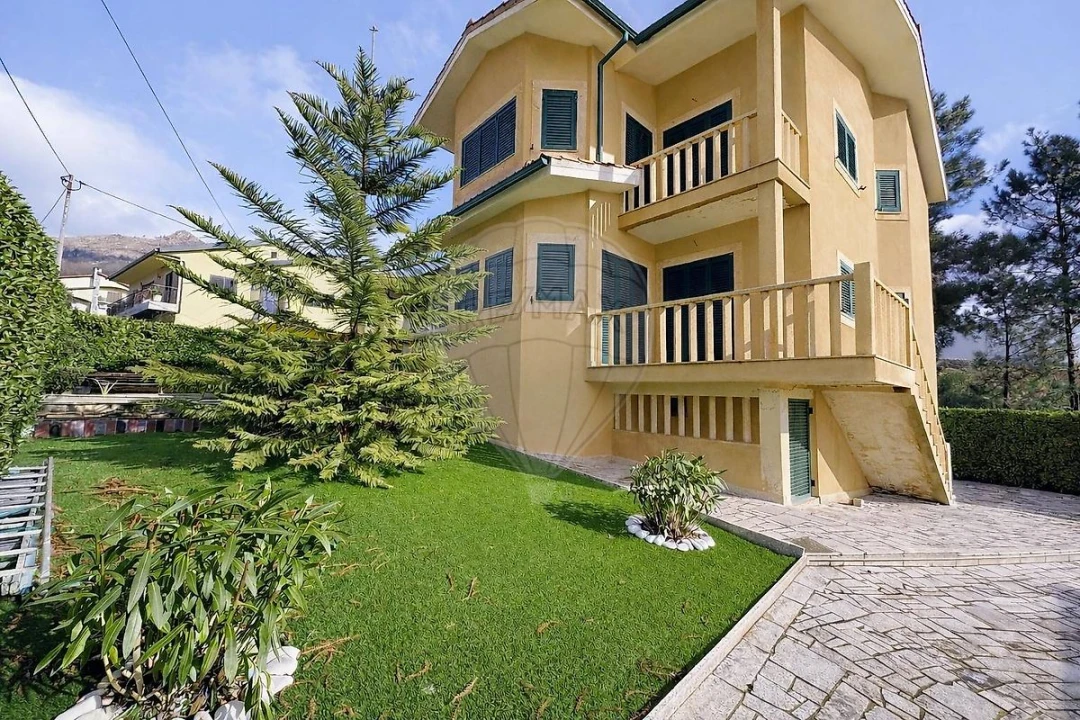 Moradia T4 para Venda em Lordelo Foto 4