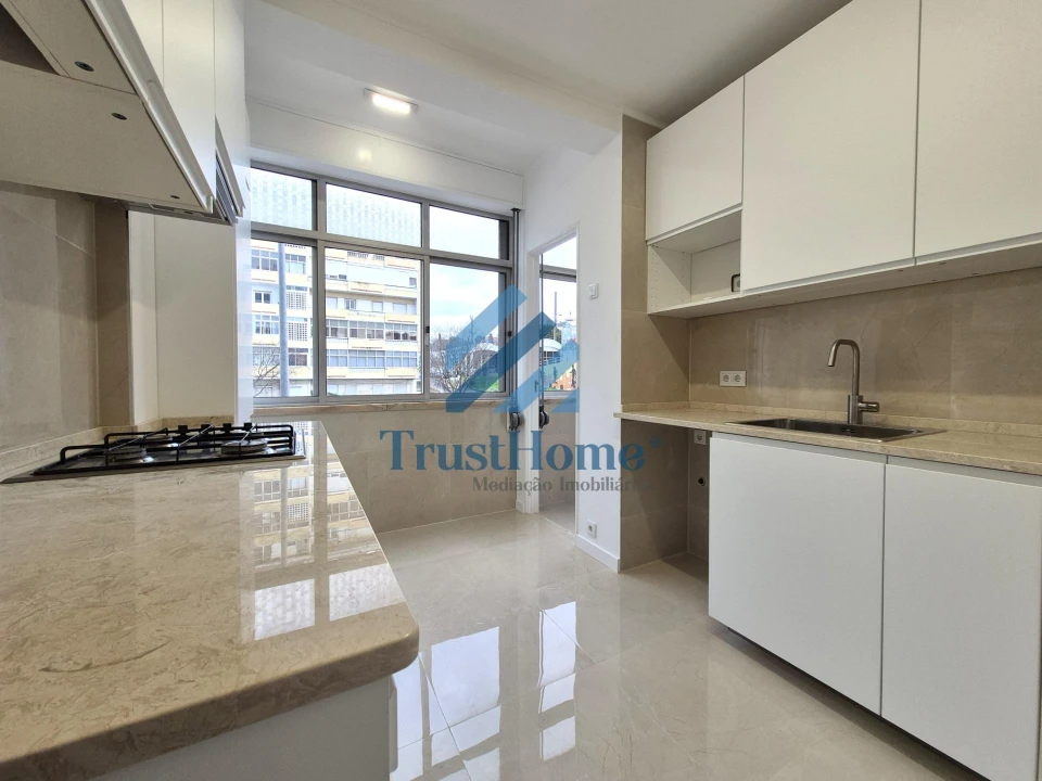 Apartamento T3 para Venda em Águas Livres Foto 3